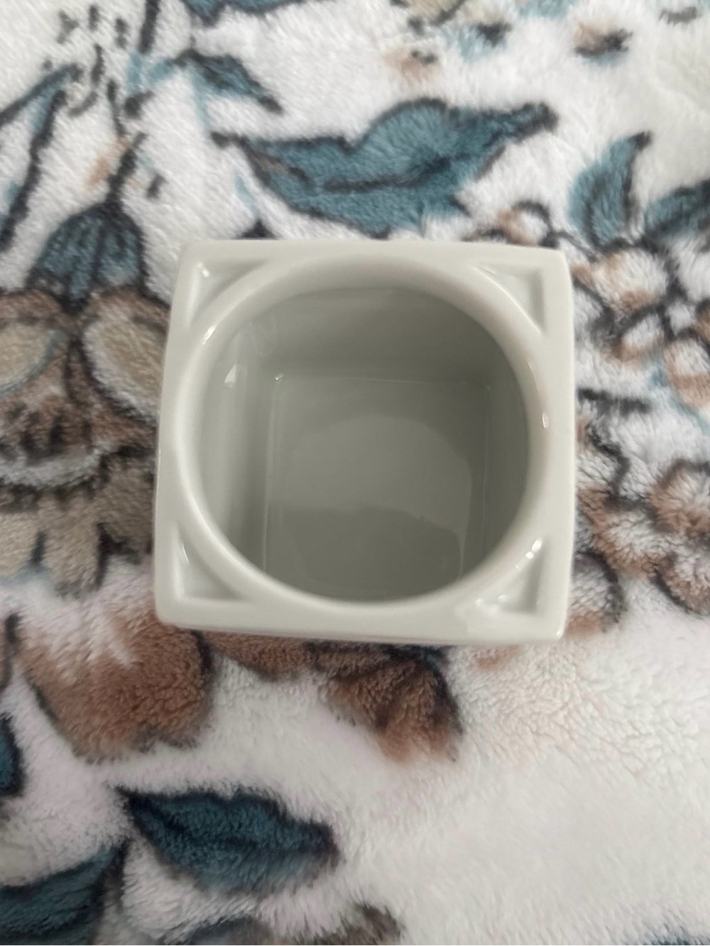 Lenox 1989 Porcelain Bay Spice House in Seafoam and White - Picture 6 of 9